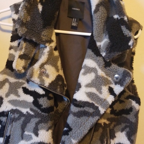 Vest - Picture 2 of 4